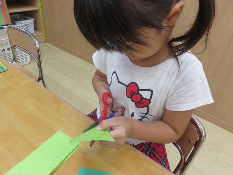 ハサミも上手になってきたよ✨