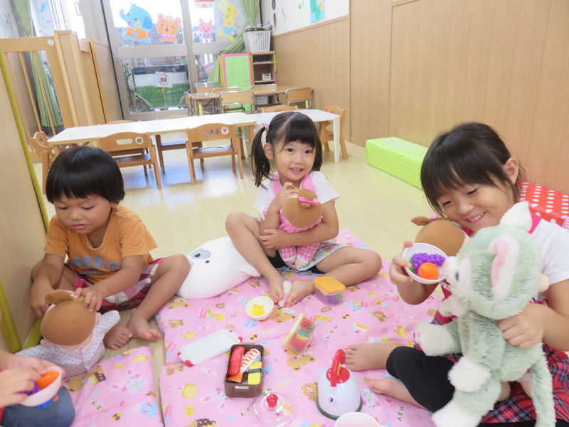 ご飯たべてるの💛