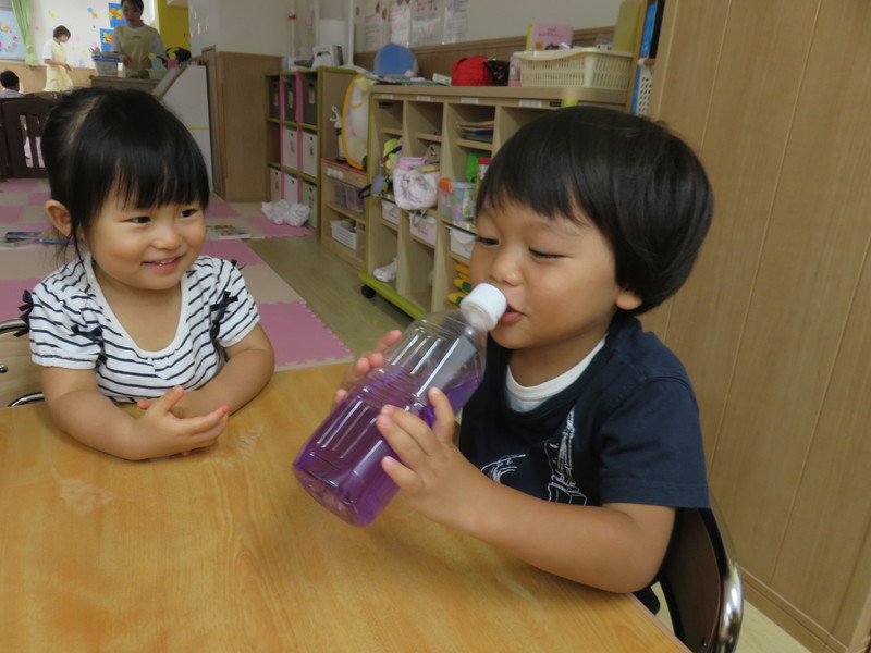 ぶどうジュースみたい！ゴクゴク♪