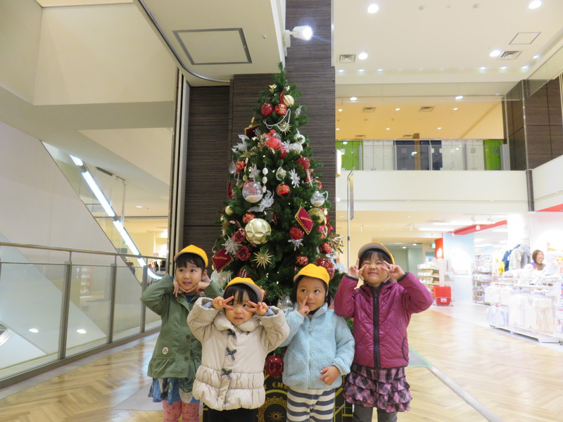 大きなツリー見つけたよ♥♥