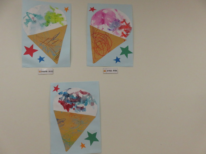 りす組８月壁面制作