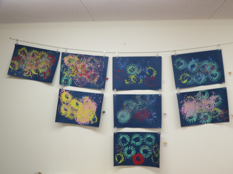 ２・３歳児8月壁面制作