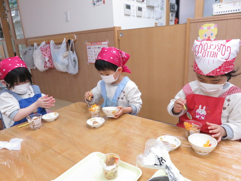 パフェづくり楽しいね！