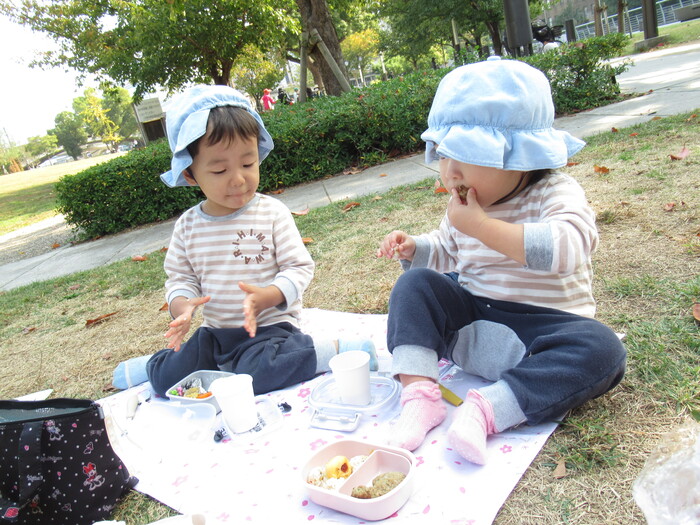 お外でお弁当楽しい！