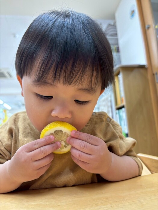 美味しいかなー？すっぱいかなー？